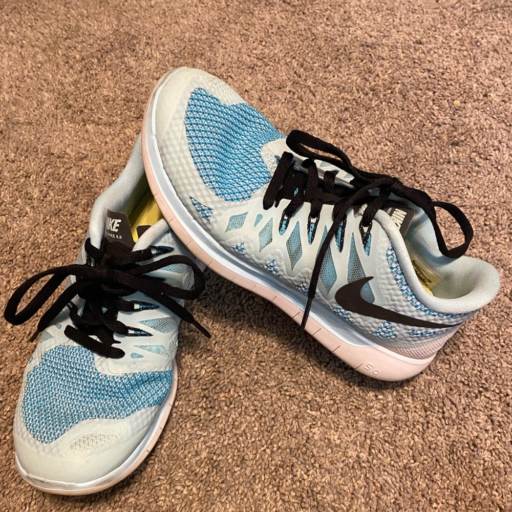 Nike tennis shoes